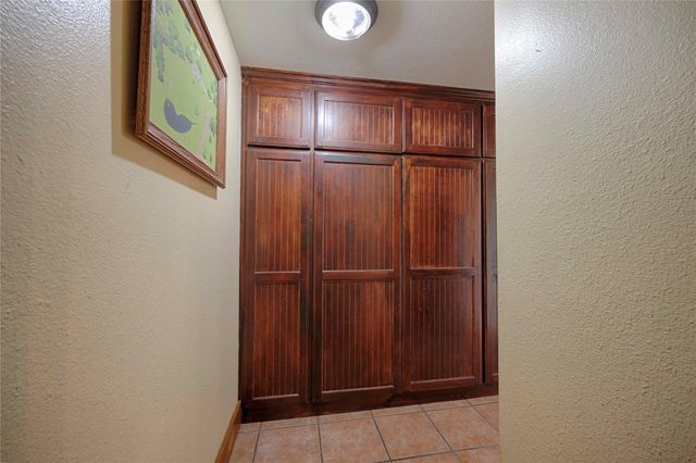 2040 W Guenther Lane, La Grange, TX 78945