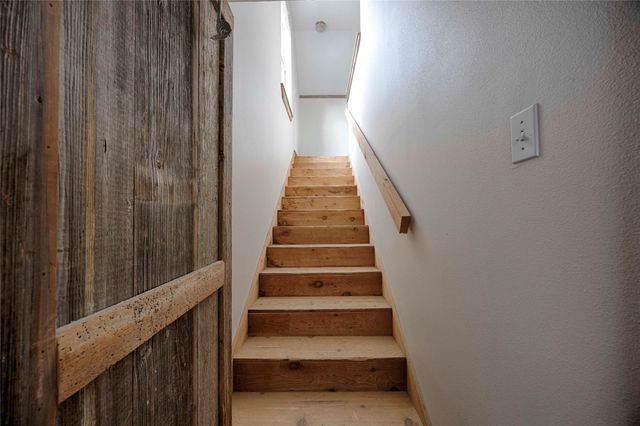 2040 W Guenther Lane, La Grange, TX 78945