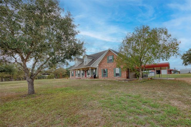 2040 W Guenther Lane, La Grange, TX 78945