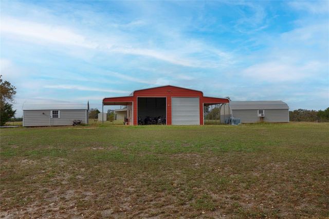 2040 W Guenther Lane, La Grange, TX 78945
