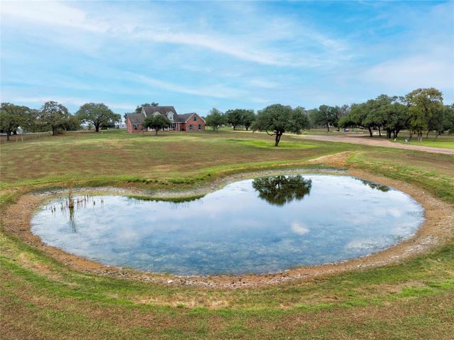 2040 W Guenther Lane, La Grange, TX 78945