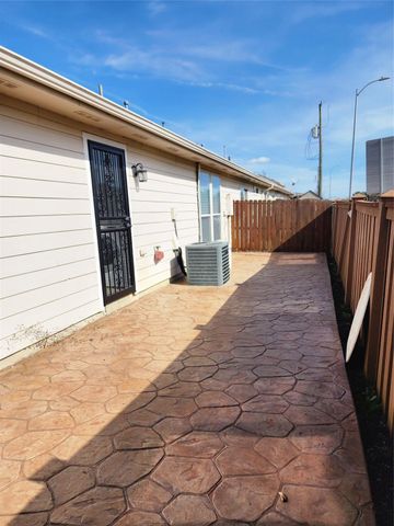 1714 Village Townhome Drive, Pasadena, TX 77504