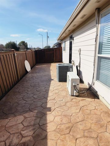 1714 Village Townhome Drive, Pasadena, TX 77504