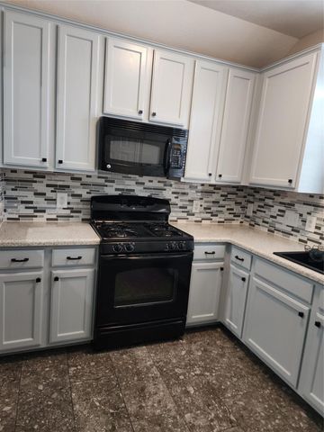 1714 Village Townhome Drive, Pasadena, TX 77504