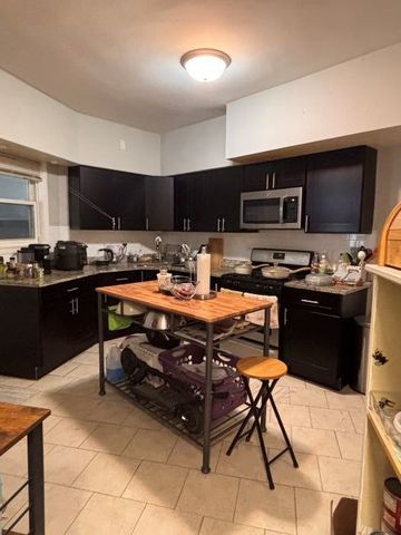 4366 N Milwaukee Avenue 2N, Chicago, IL 60641