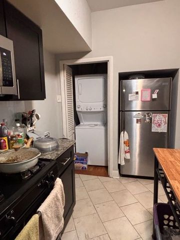 4366 N Milwaukee Avenue 2N, Chicago, IL 60641
