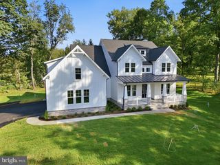 18871 WOODBURN RD, Leesburg, VA 20175