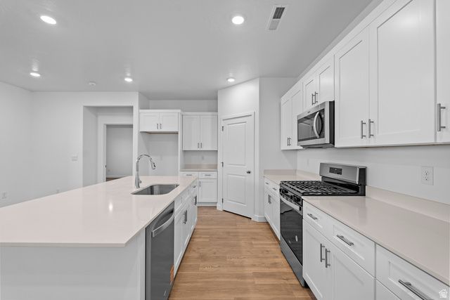 1853 S QUEENS GARDEN DR, Washington, UT 84780