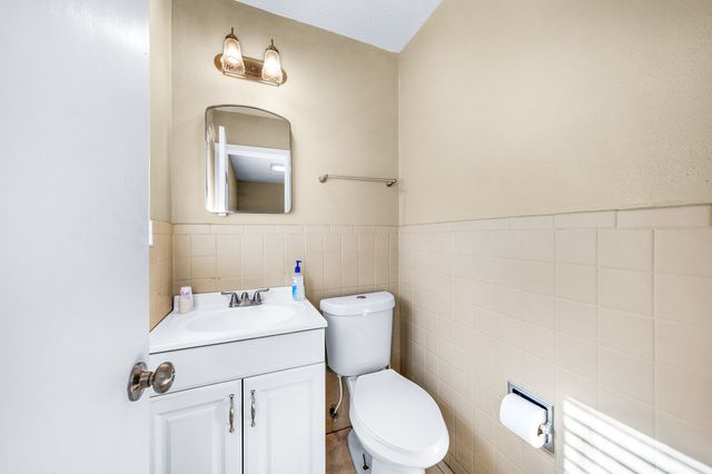 200 E Russell Avenue, Bonham, TX 75418