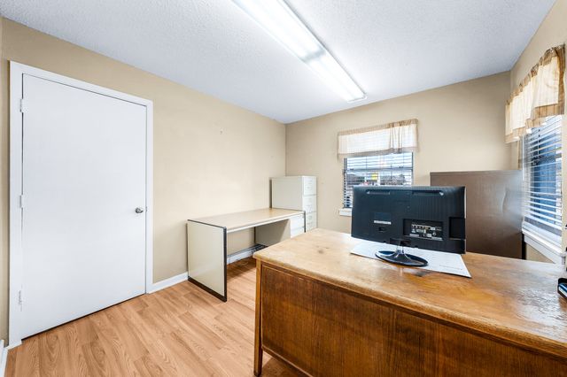 200 E Russell Avenue, Bonham, TX 75418