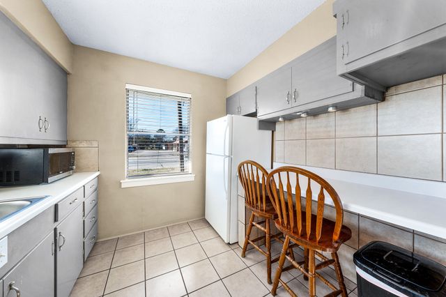 200 E Russell Avenue, Bonham, TX 75418