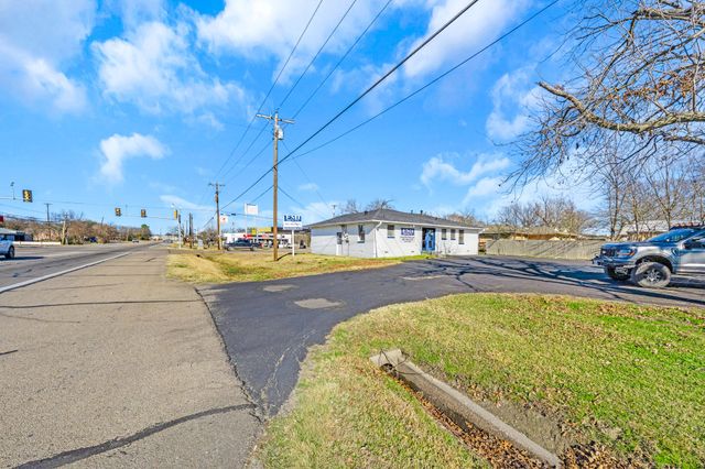 200 E Russell Avenue, Bonham, TX 75418