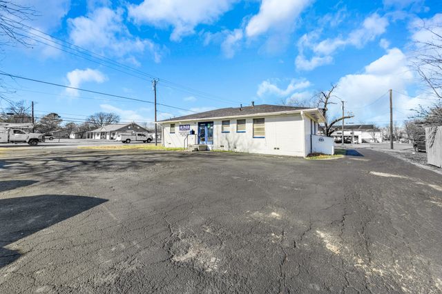 200 E Russell Avenue, Bonham, TX 75418