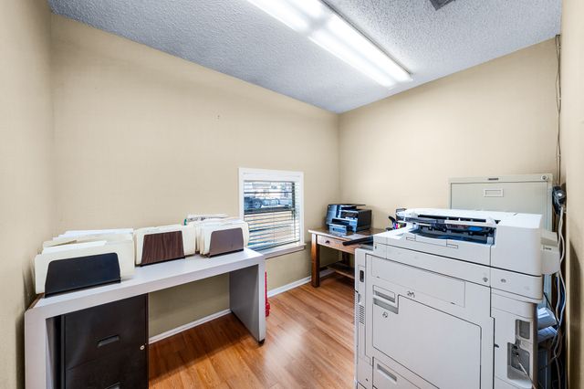 200 E Russell Avenue, Bonham, TX 75418
