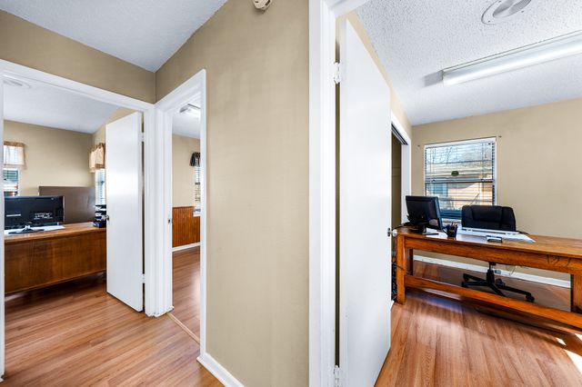 200 E Russell Avenue, Bonham, TX 75418