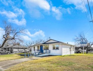 200 E Russell Avenue, Bonham, TX 75418