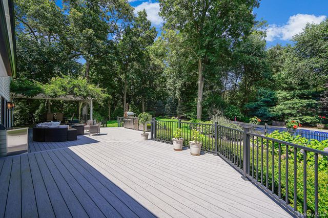 9 Maureen Drive, Mount Sinai, NY 11766