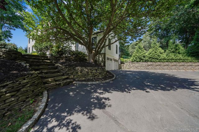 9 Maureen Drive, Mount Sinai, NY 11766