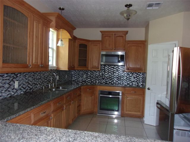 834 Prairie Street, Columbus, TX 78934