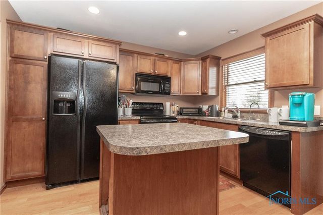 1794 Horseshoe Bend Drive, Perrysburg, OH 43551