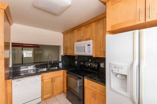 3777 NW 78th Ave 15C, Davie, FL 33024