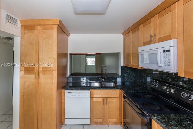 3777 NW 78th Ave 15C, Davie, FL 33024