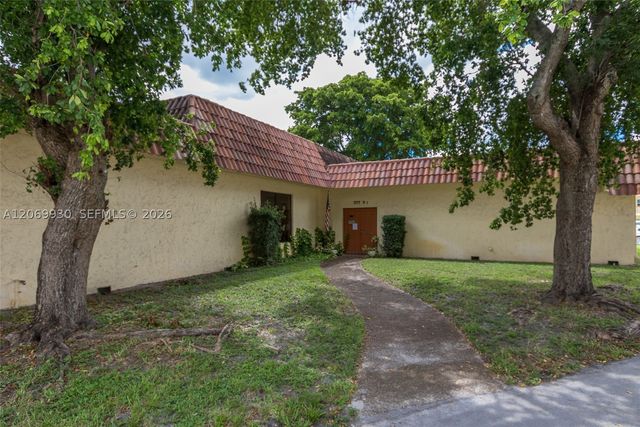 3777 NW 78th Ave 15C, Davie, FL 33024