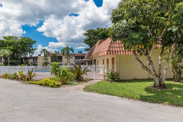 3777 NW 78th Ave 15C, Davie, FL 33024