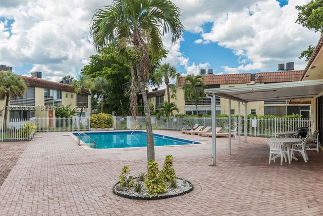 3777 NW 78th Ave 15C, Davie, FL 33024