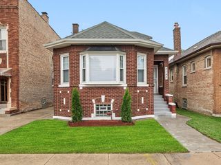 8743 S Kingston Avenue, Chicago, IL 60617