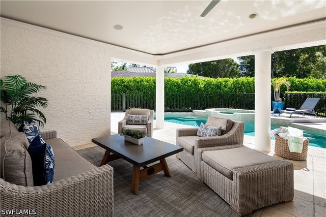 420 Palm CIR E, Naples, FL 34102