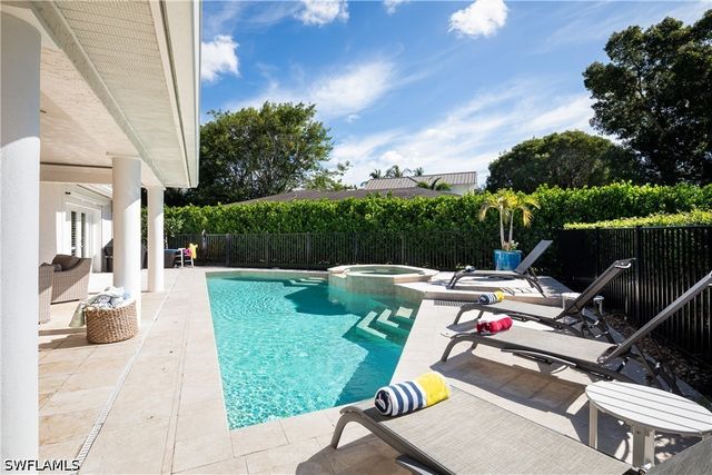 420 Palm CIR E, Naples, FL 34102