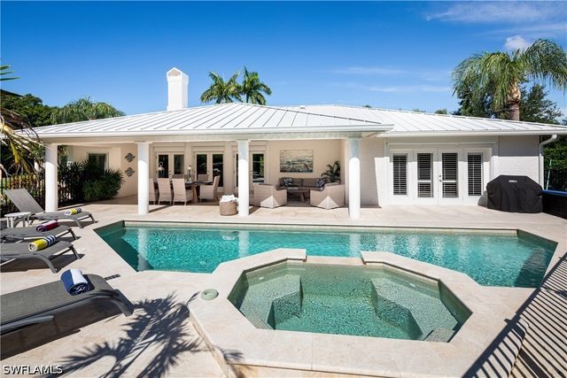 420 Palm CIR E, Naples, FL 34102