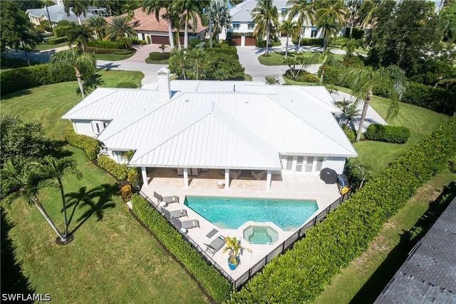 420 Palm CIR E, Naples, FL 34102