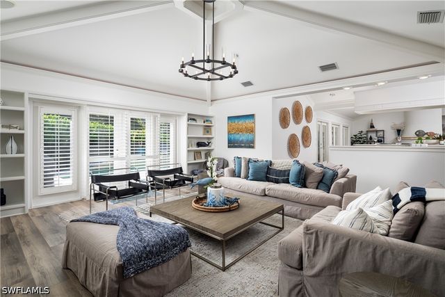 420 Palm CIR E, Naples, FL 34102