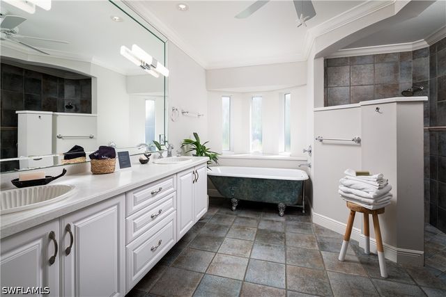 420 Palm CIR E, Naples, FL 34102