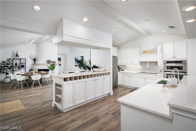 420 Palm CIR E, Naples, FL 34102