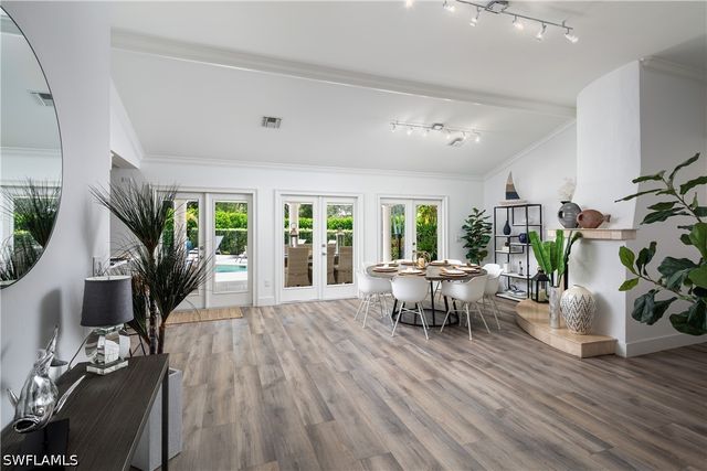 420 Palm CIR E, Naples, FL 34102