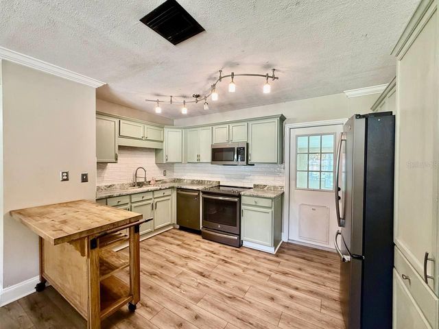 801 W 114TH AVENUE, Tampa, FL 33612