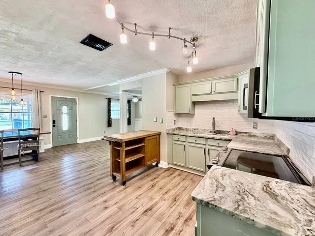 801 W 114TH AVENUE, Tampa, FL 33612