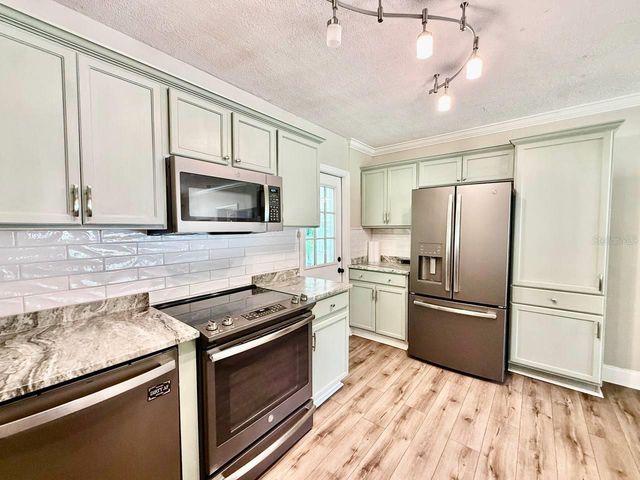 801 W 114TH AVENUE, Tampa, FL 33612