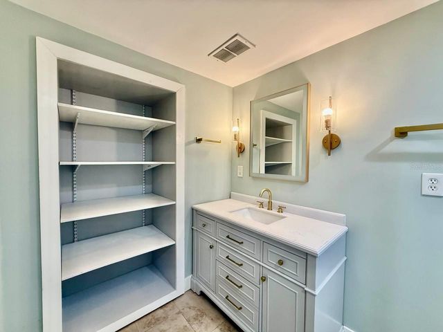 801 W 114TH AVENUE, Tampa, FL 33612