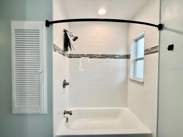 801 W 114TH AVENUE, Tampa, FL 33612