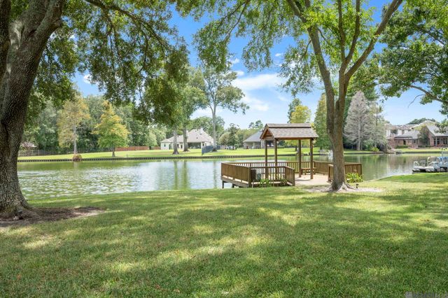 518 Willows End Ct, Baton Rouge, LA 70810