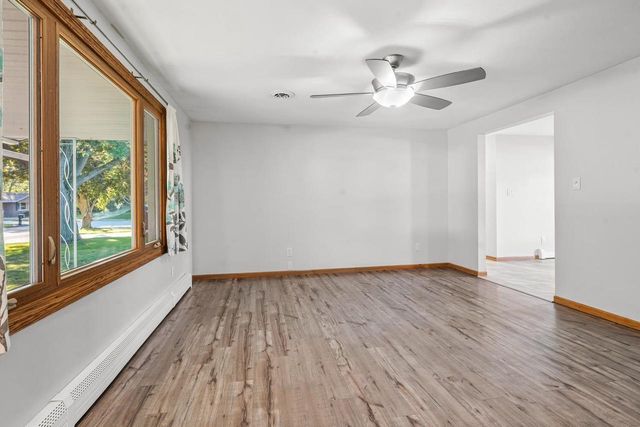 1194 APRIL LANE, Green Bay, WI 54304