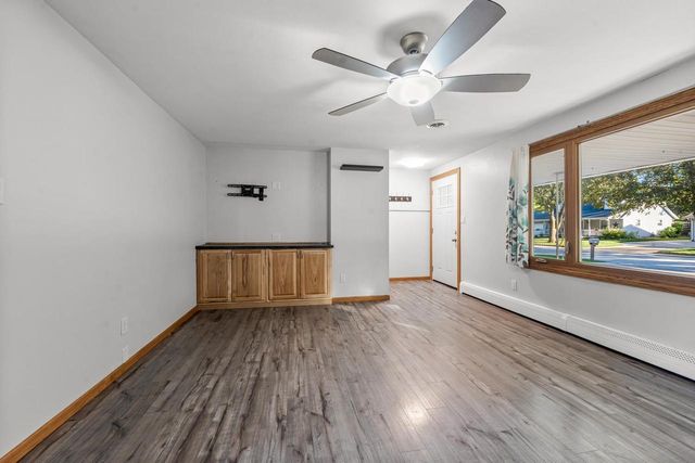 1194 APRIL LANE, Green Bay, WI 54304