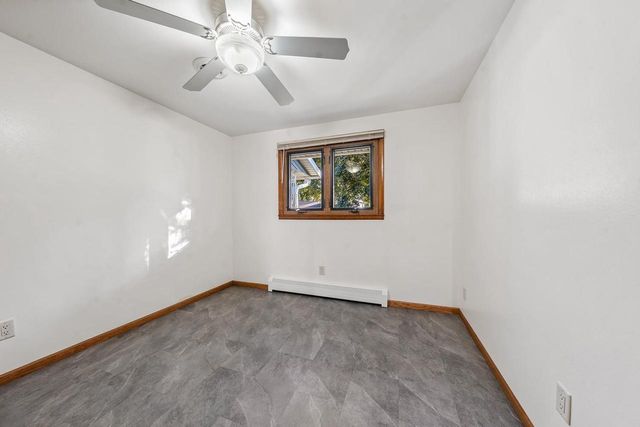 1194 APRIL LANE, Green Bay, WI 54304