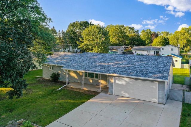 1194 APRIL LANE, Green Bay, WI 54304