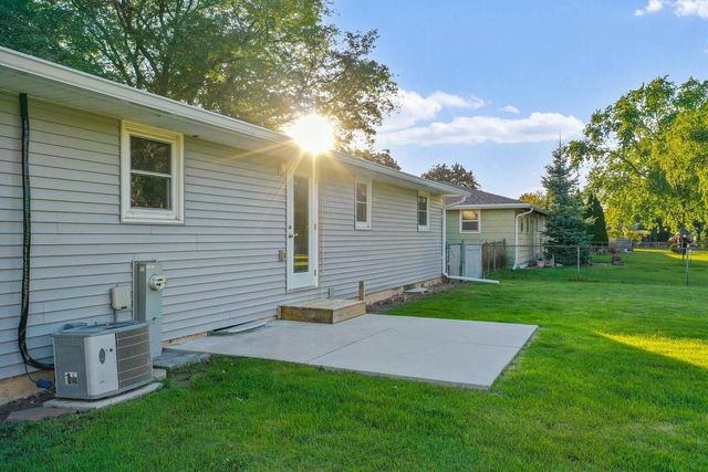 1194 APRIL LANE, Green Bay, WI 54304