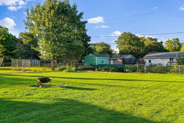 1194 APRIL LANE, Green Bay, WI 54304